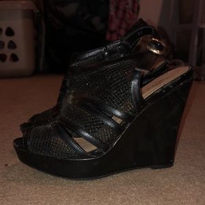 Black wedges